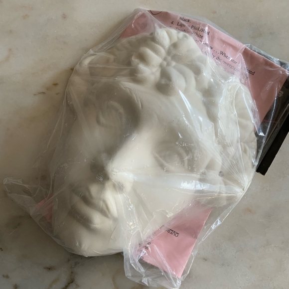 NEW Floral Face Mask - Picture 3 of 11